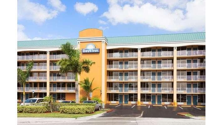 Days Inn by Wyndham Fort Lauderdale-Oakland Park Airport N - Airport shuttle hotel near FLL