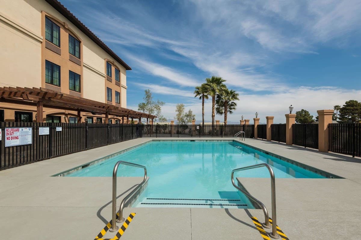 La Quinta Inn & Suites by Wyndham Las Vegas Airport South - Airport shuttle hotel near LAS