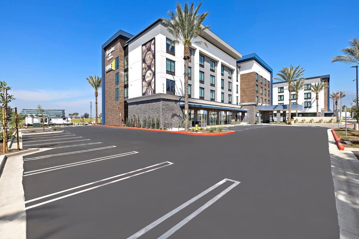 Hampton Inn by Hilton Ontario Airport - Airport shuttle hotel near ONT
