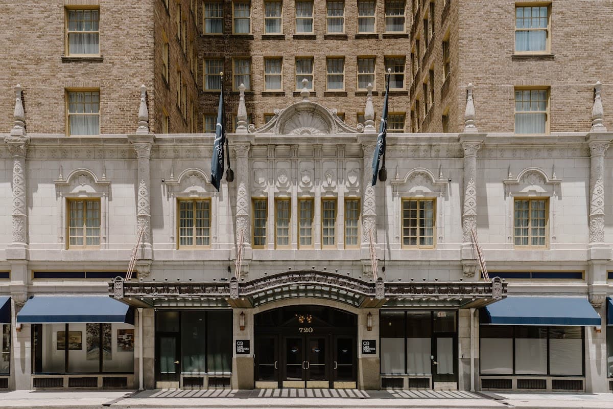 Club Quarters Hotel Downtown, Houston - Airport shuttle hotel near HOU