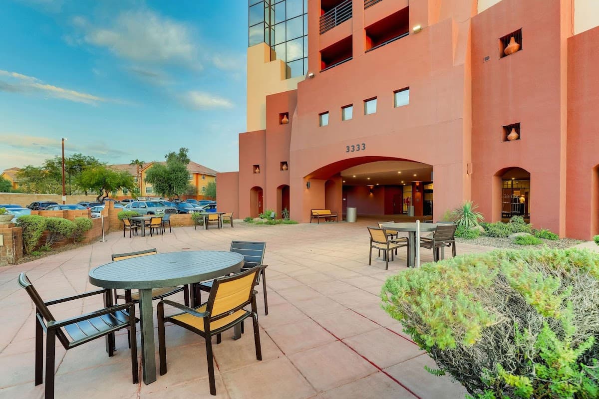 Drury Inn & Suites Phoenix Airport - Airport shuttle hotel near PHX