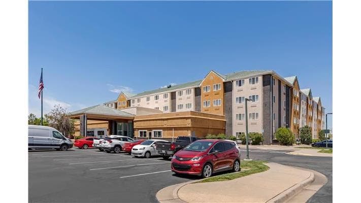Quality Inn & Suites Denver Airport - Gateway Park - Airport shuttle hotel near DEN