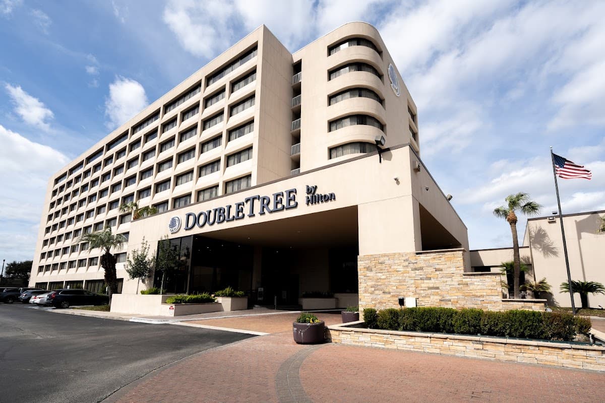 DoubleTree by Hilton Hotel Houston Hobby Airport - Airport shuttle hotel near HOU