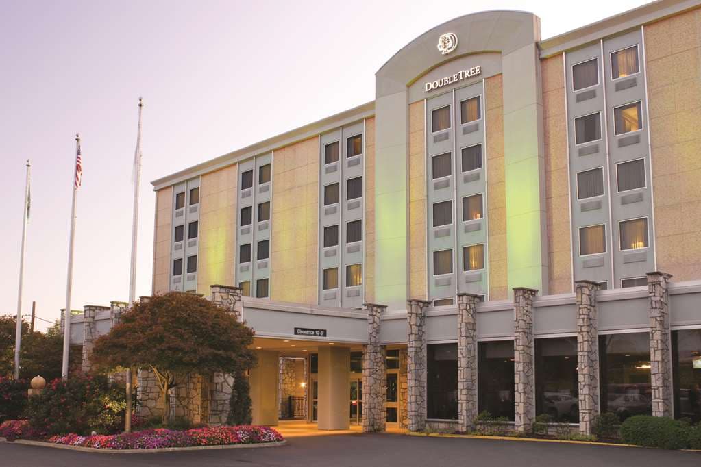DoubleTree by Hilton Hotel Pittsburgh Airport - Airport shuttle hotel near PIT