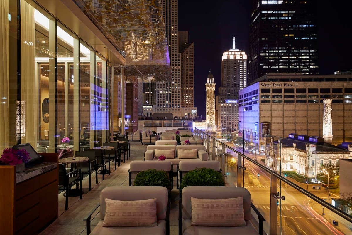 The Peninsula Chicago - Airport shuttle hotel near MDW