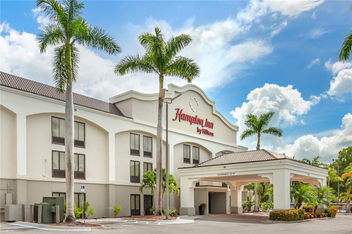 Hampton Inn Ft. Myers-Airport I-75 - Airport shuttle hotel near RSW