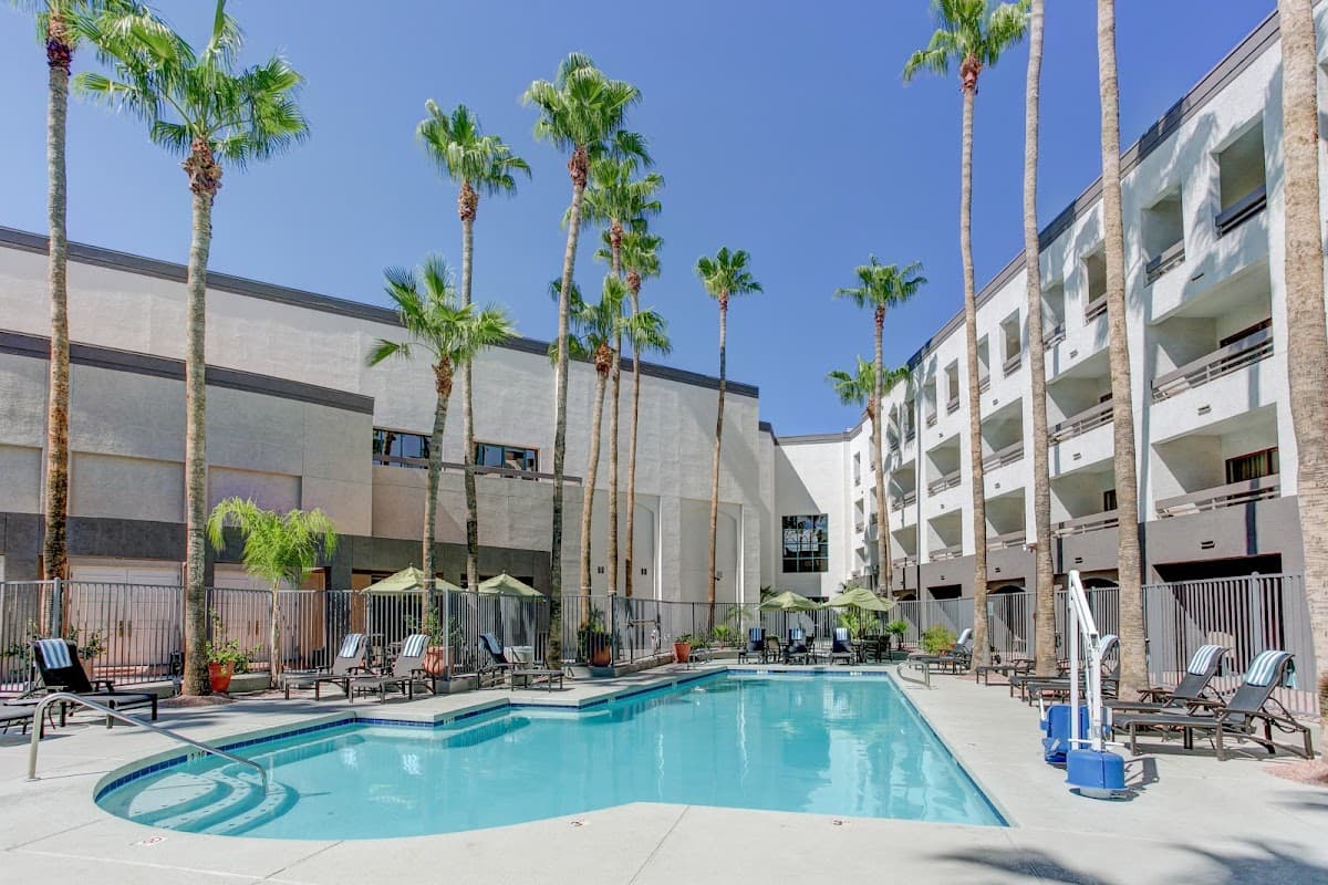 Hilton Phoenix Airport - Airport shuttle hotel near PHX