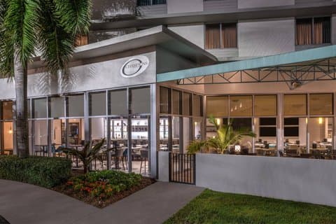 Courtyard by Marriott Miami Airport - Airport shuttle hotel near MIA
