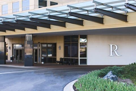 Renaissance Chicago O'Hare Suites Hotel - Airport shuttle hotel near ORD