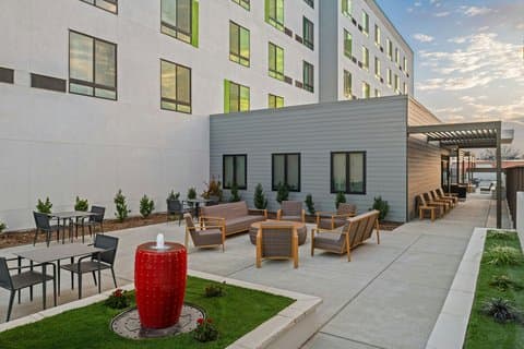 Courtyard by Marriott Woodland - Airport shuttle hotel near SMF