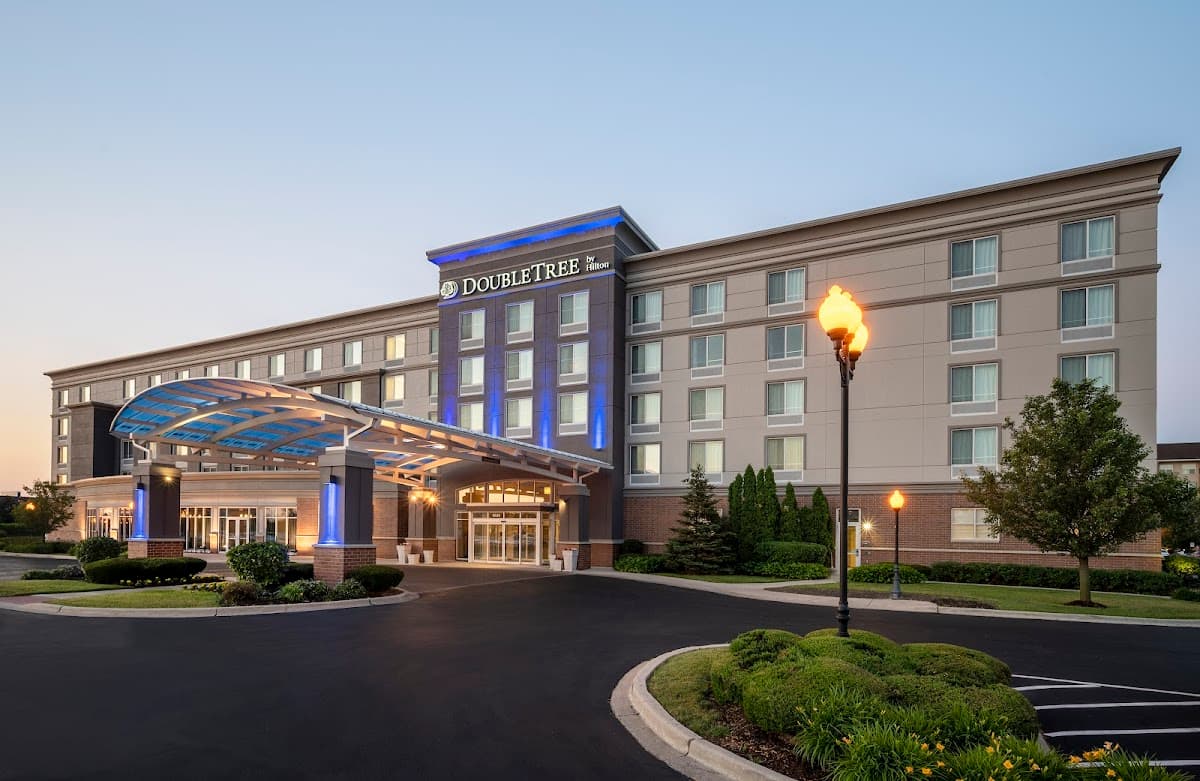 DoubleTree by Hilton Chicago Midway Airport - Airport shuttle hotel near MDW