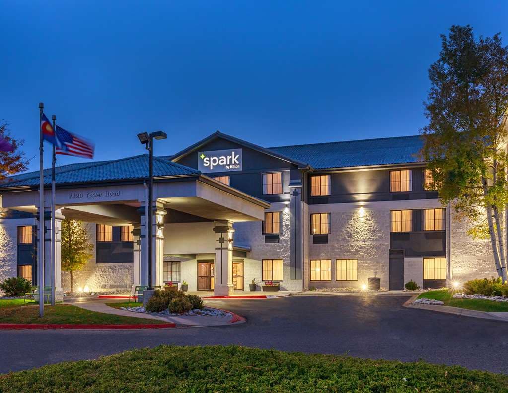 Spark by Hilton Denver International Airport - Airport shuttle hotel near DEN