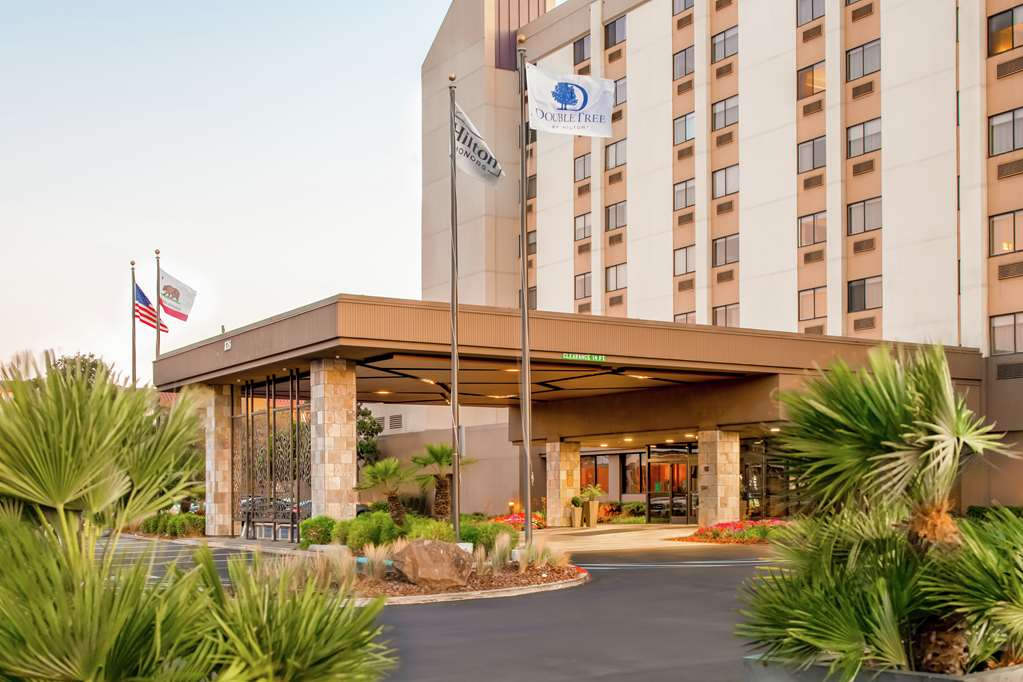 DoubleTree by Hilton Hotel San Francisco Airport - Airport shuttle hotel near SFO