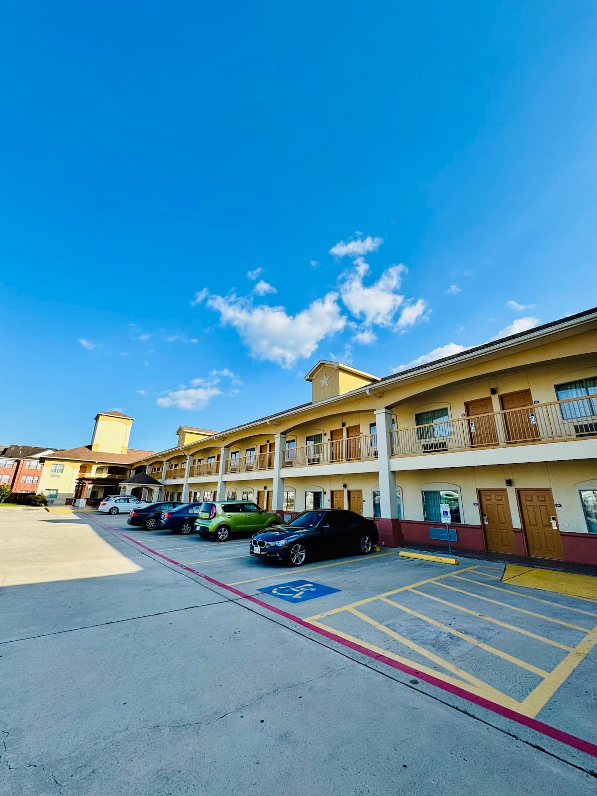 Days Inn by Wyndham Humble/Houston Intercontinental Airport - Airport shuttle hotel near IAH