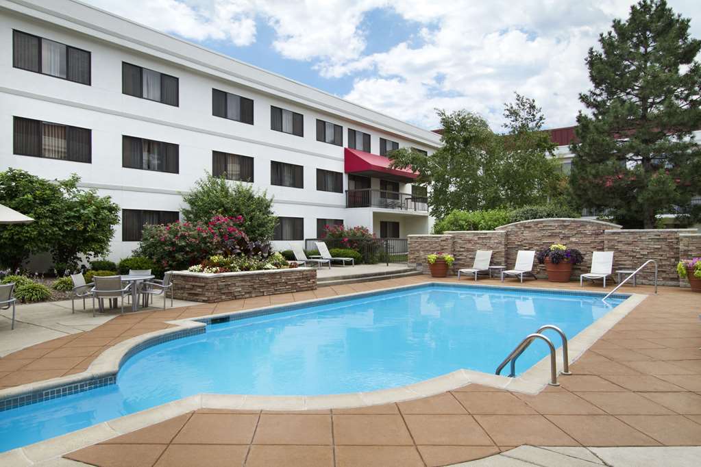 Embassy Suites by Hilton Detroit Metro Airport - Airport shuttle hotel near DTW