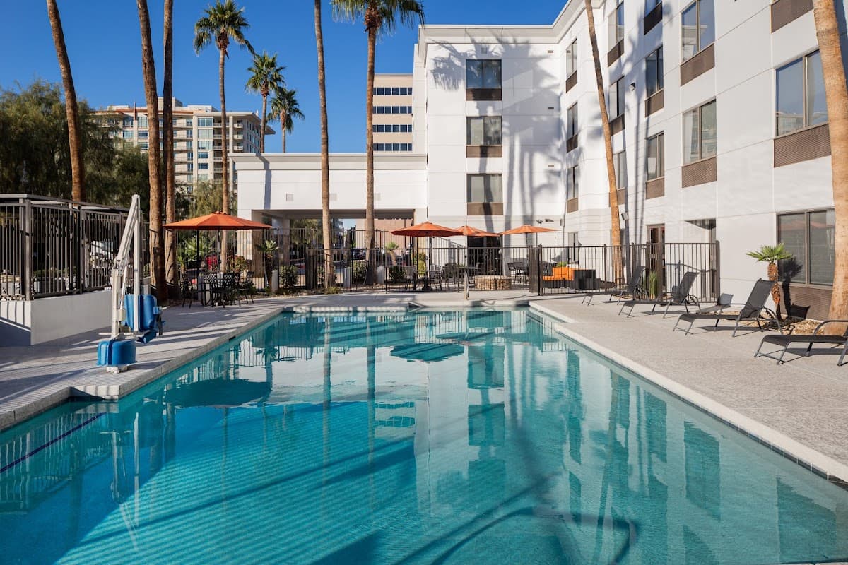 Hampton Inn Phoenix-Biltmore - Airport shuttle hotel near PHX