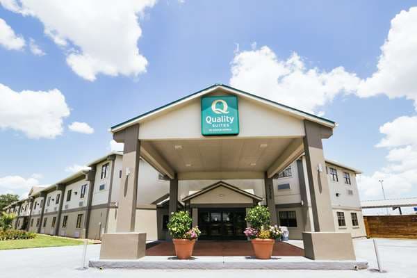 Quality Suites Houston Hobby Airport - Airport shuttle hotel near HOU