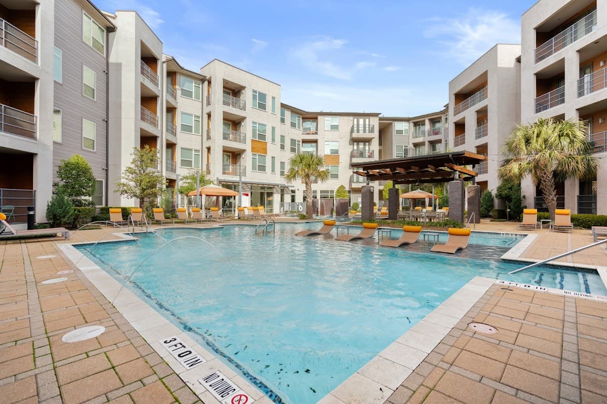Kasa Love Field-Medical District Dallas - Airport shuttle hotel near DAL