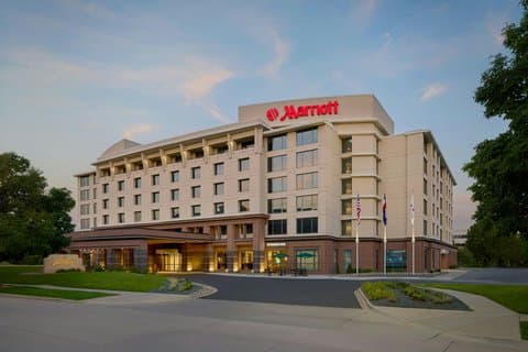 Denver Airport Marriott at Gateway Park - Airport shuttle hotel near DEN
