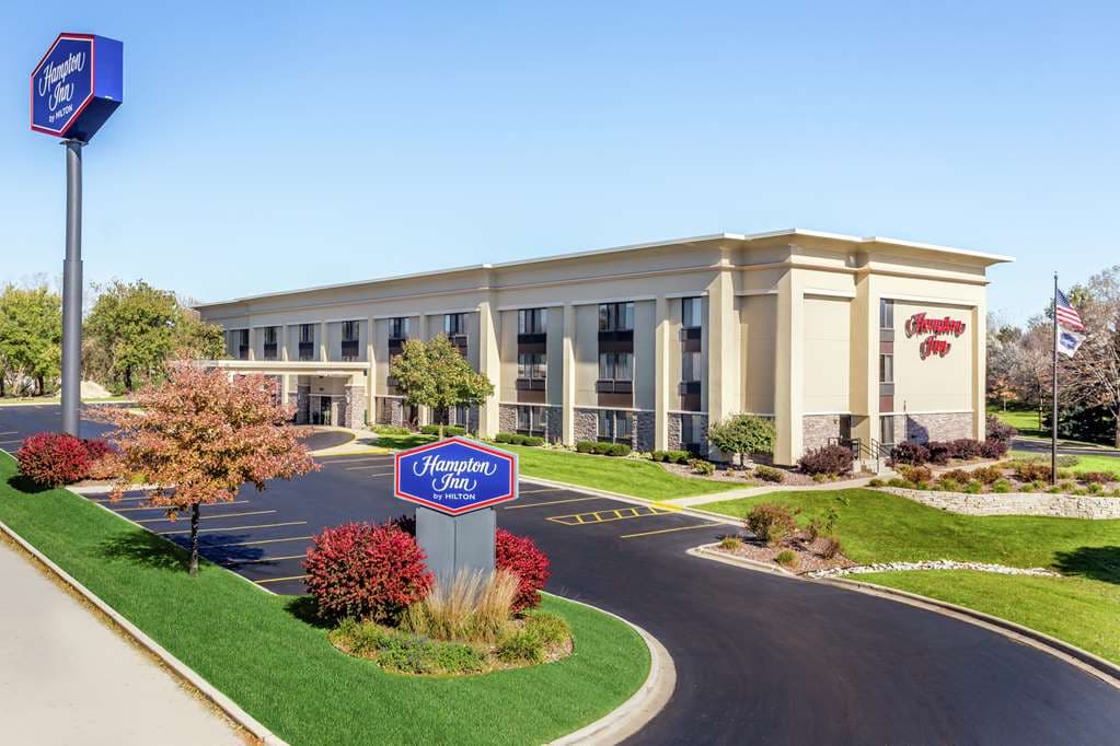 Hampton Inn Milwaukee-Airport - Airport shuttle hotel near MKE