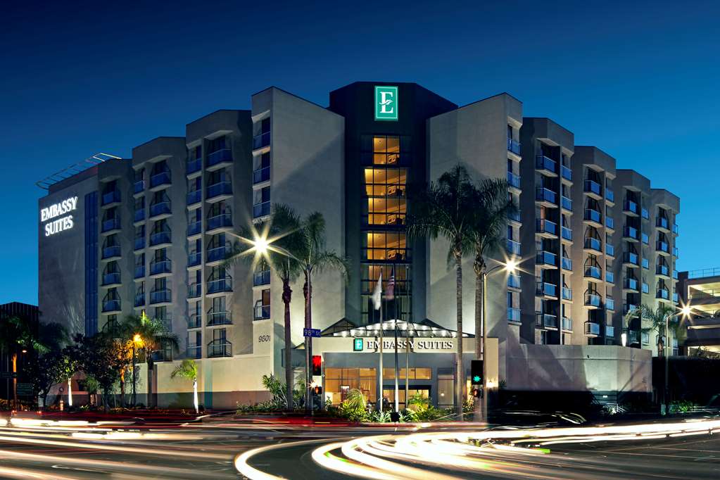 Embassy Suites by Hilton Los Angeles International Airport North - Airport shuttle hotel near LAX