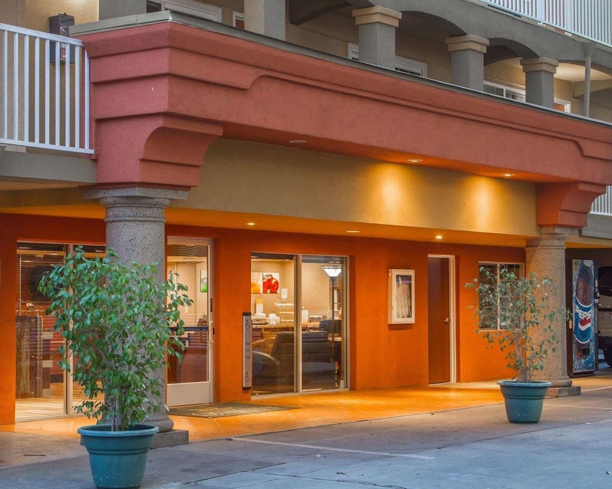 Quality Inn Sacramento Convention Center - Airport shuttle hotel near SMF