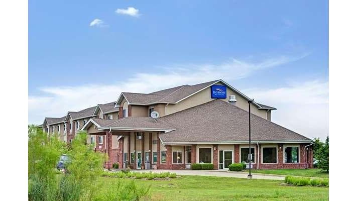 Baymont by Wyndham Indianapolis - Airport shuttle hotel near IND