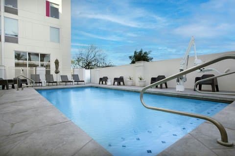 Aloft Phoenix-Airport - Airport shuttle hotel near PHX