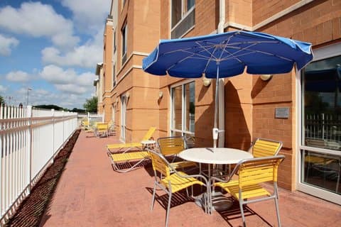 Fairfield by Marriott Inn & Suites Milwaukee Airport - Airport shuttle hotel near MKE