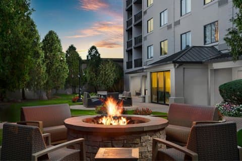 Courtyard by Marriott Chicago Midway Airport - Airport shuttle hotel near MDW