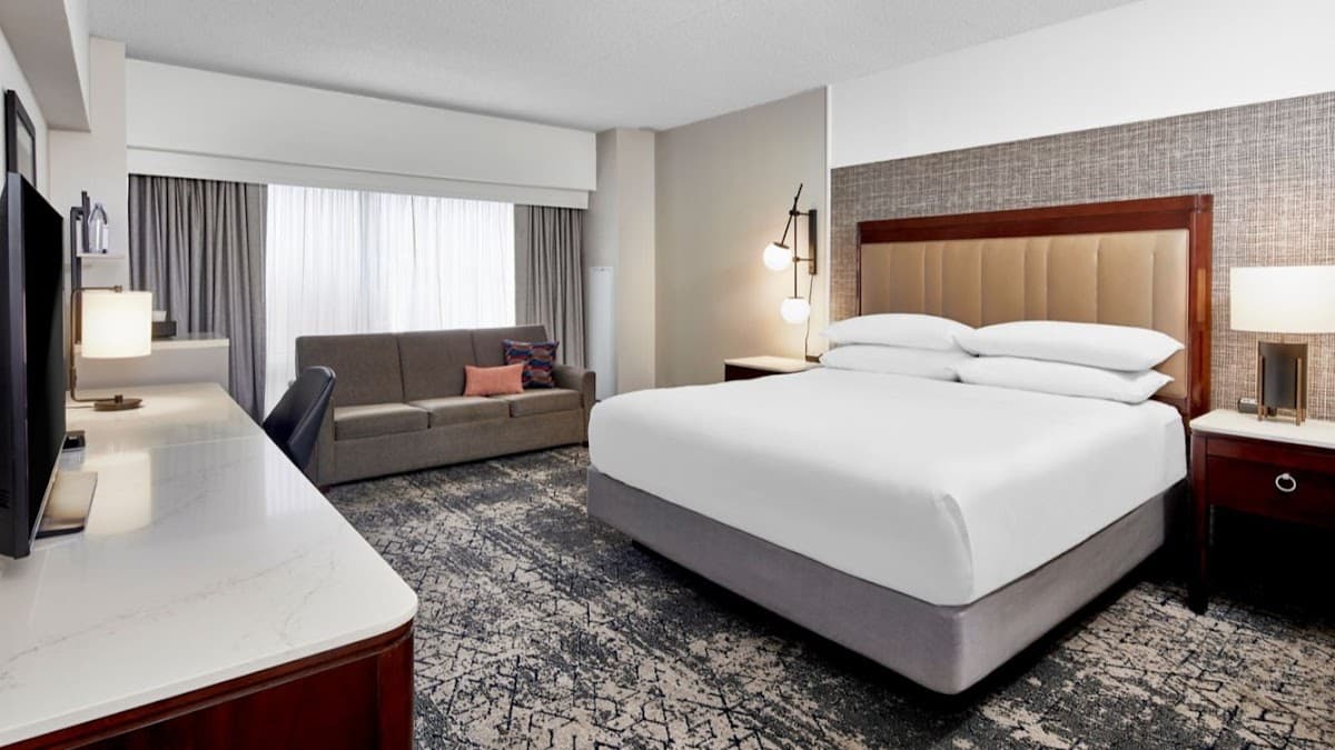 Sheraton Indianapolis Hotel at Keystone Crossing - Airport shuttle hotel near IND