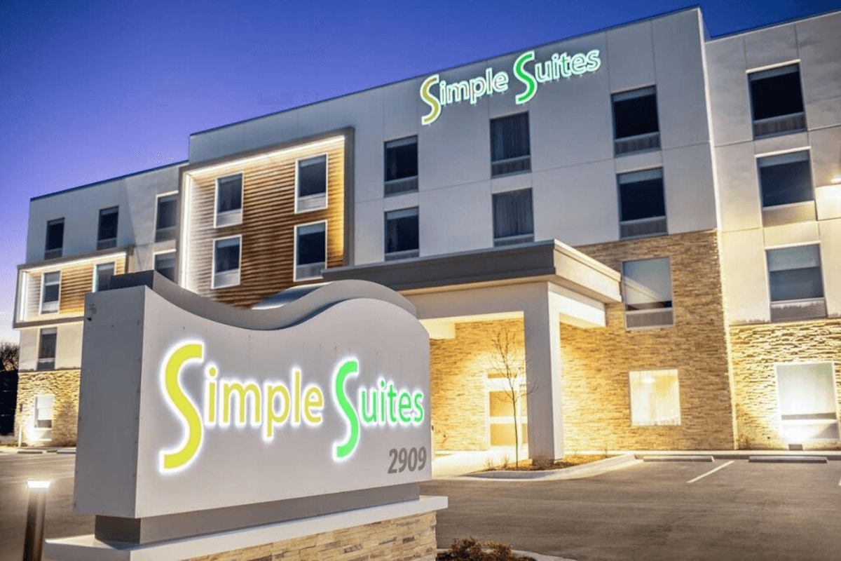 Simple Suites - Airport shuttle hotel near BOI