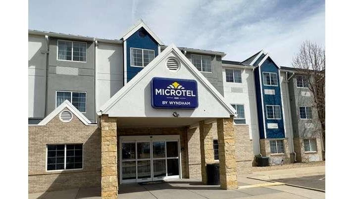Microtel Inn & Suites by Wyndham Denver - Airport shuttle hotel near DEN