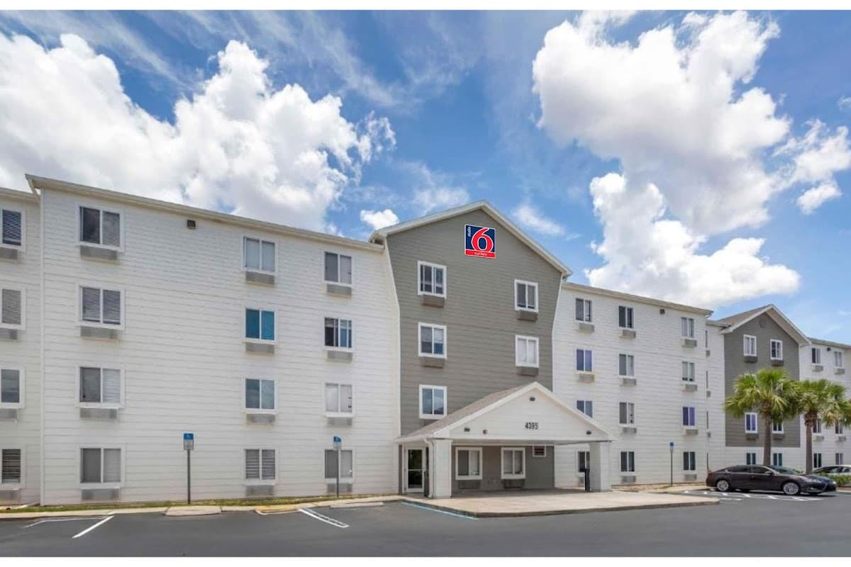 Extended Stay America Select Suites- Fort Myers - Airport shuttle hotel near RSW