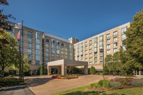 Sheraton Suites Chicago Elk Grove - Airport shuttle hotel near ORD