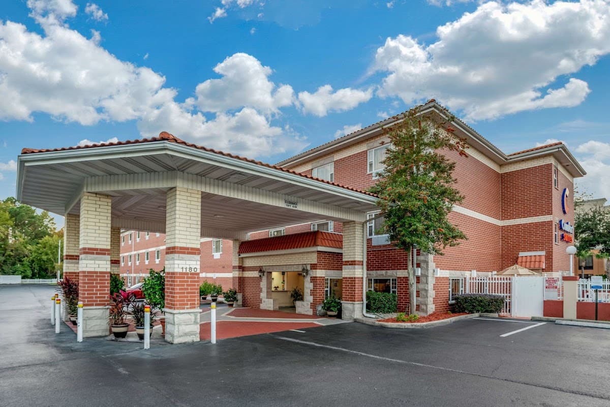 Comfort Suites Jacksonville Airport - Airport shuttle hotel near JAX