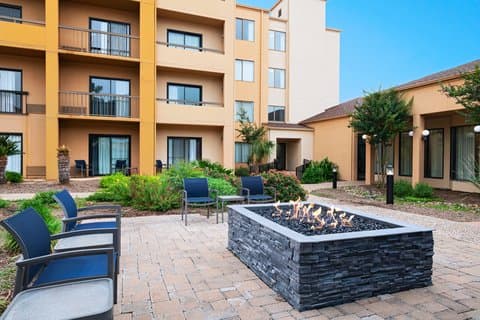 Courtyard by Marriott San Antonio Airport - Airport shuttle hotel near SAT