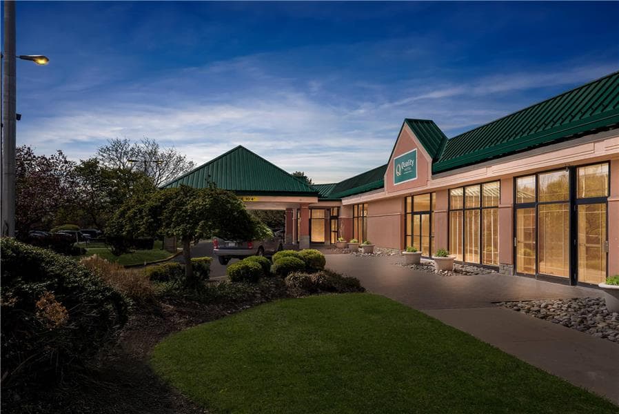 Quality Hotel Philadelphia International Airport - Airport shuttle hotel near PHL