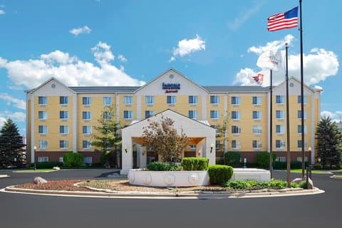 Fairfield by Marriott Inn & Suites Chicago Midway Airport - Airport shuttle hotel near MDW