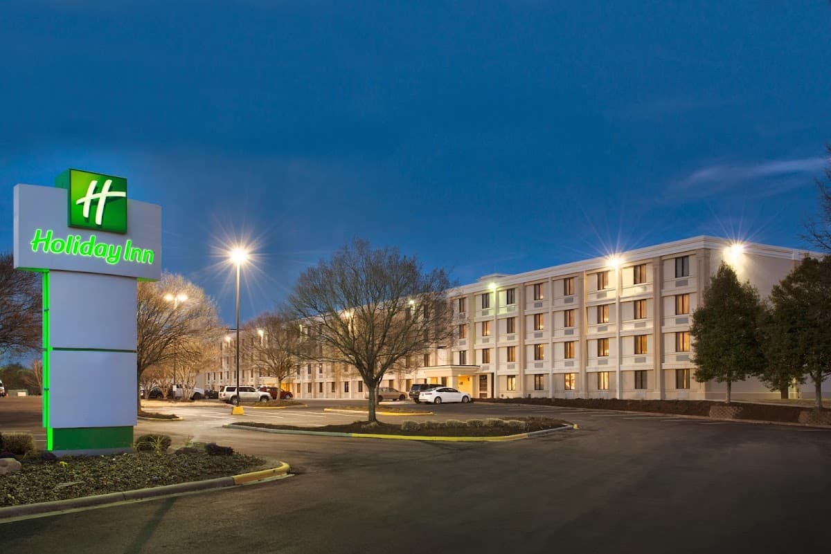 Holiday Inn Charlotte-Airport Conf Ctr by IHG - Airport shuttle hotel near CLT