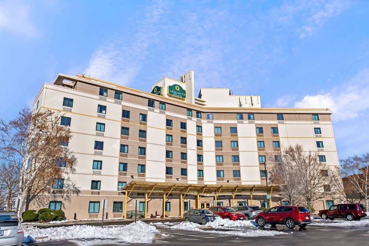 La Quinta Inn & Suites by Wyndham Boston Somerville - Airport shuttle hotel near BOS