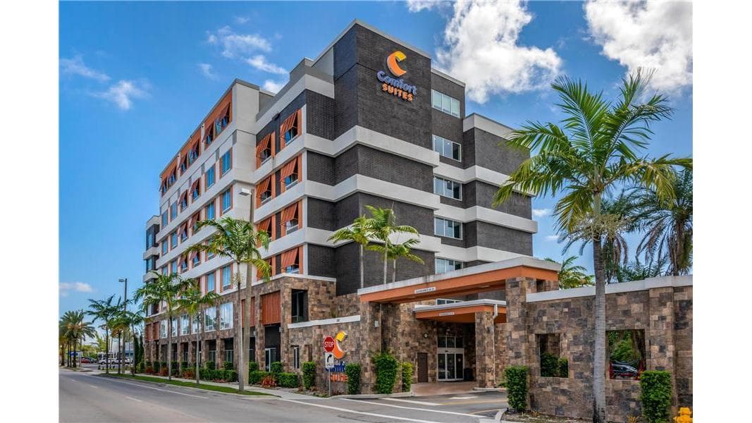 Comfort Suites Fort Lauderdale Airport & Cruise Port - Airport shuttle hotel near FLL