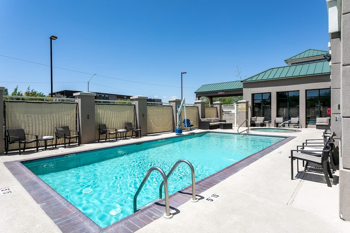 Hilton Garden Inn Phoenix Airport North - Airport shuttle hotel near PHX
