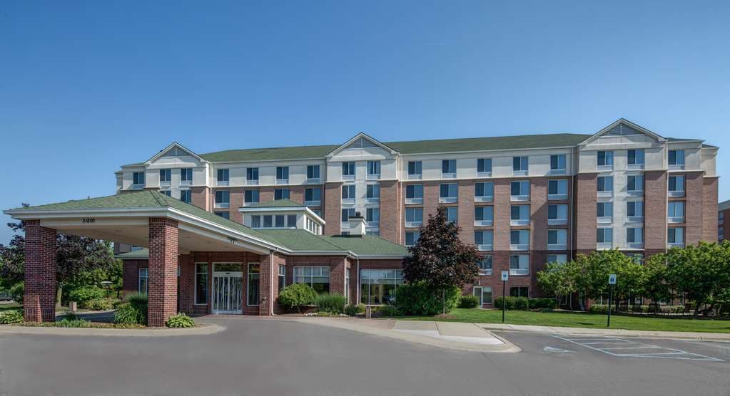 Hilton Garden Inn Detroit Metro Airport - Airport shuttle hotel near DTW