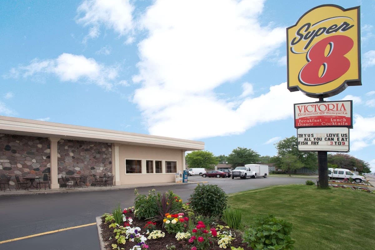 Super 8 by Wyndham Chicago Northlake O'Hare South - Airport shuttle hotel near ORD