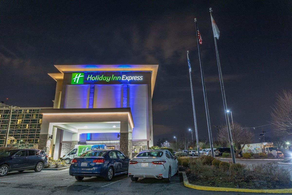 Holiday Inn Express Newark Airport – Elizabeth by IHG - Airport shuttle hotel near EWR