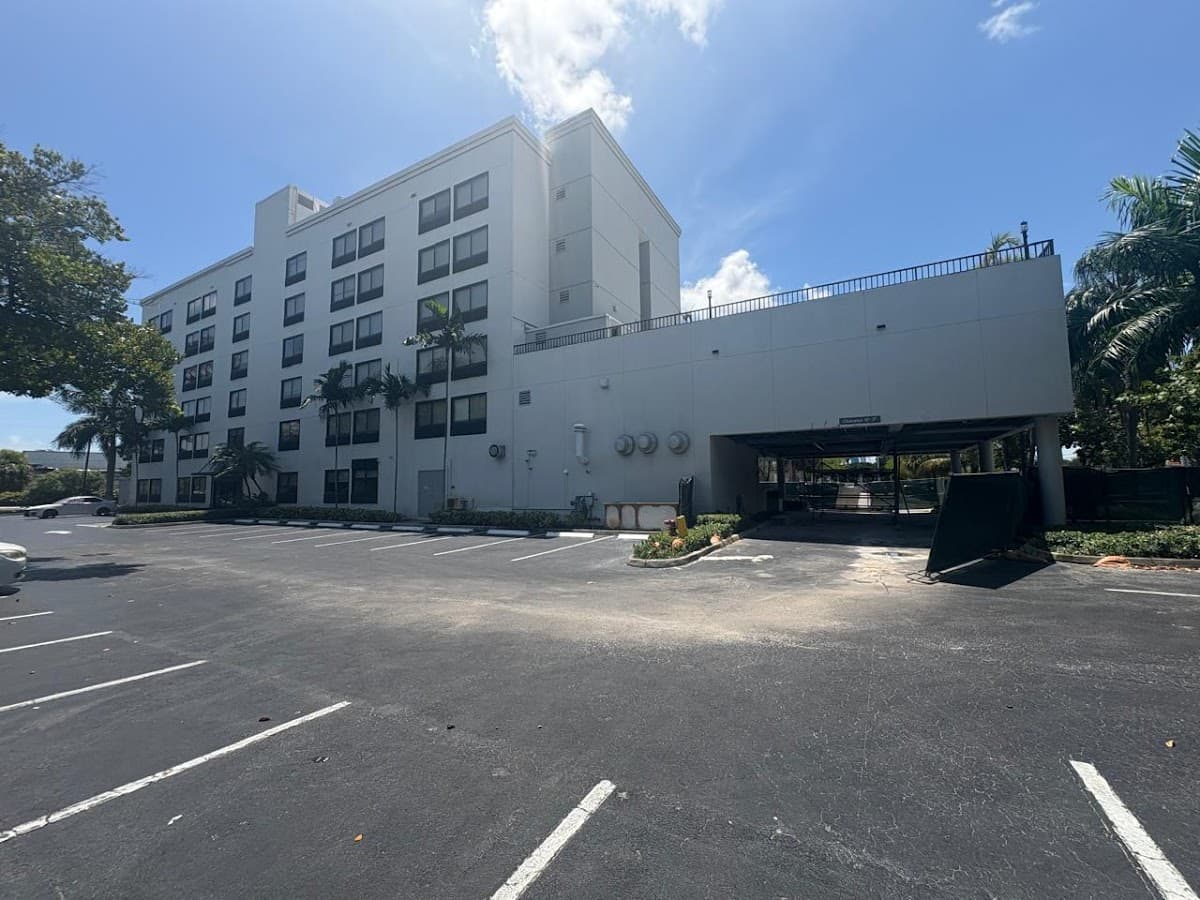 Best Western Plus Ft Lauderdale Hollywood Airport Hotel - Airport shuttle hotel near FLL