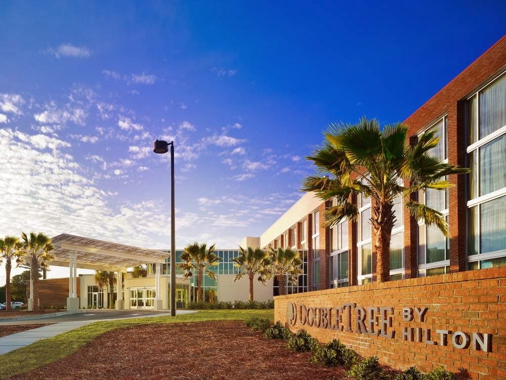 DoubleTree by Hilton Hotel & Suites Charleston Airport - Airport shuttle hotel near CHS