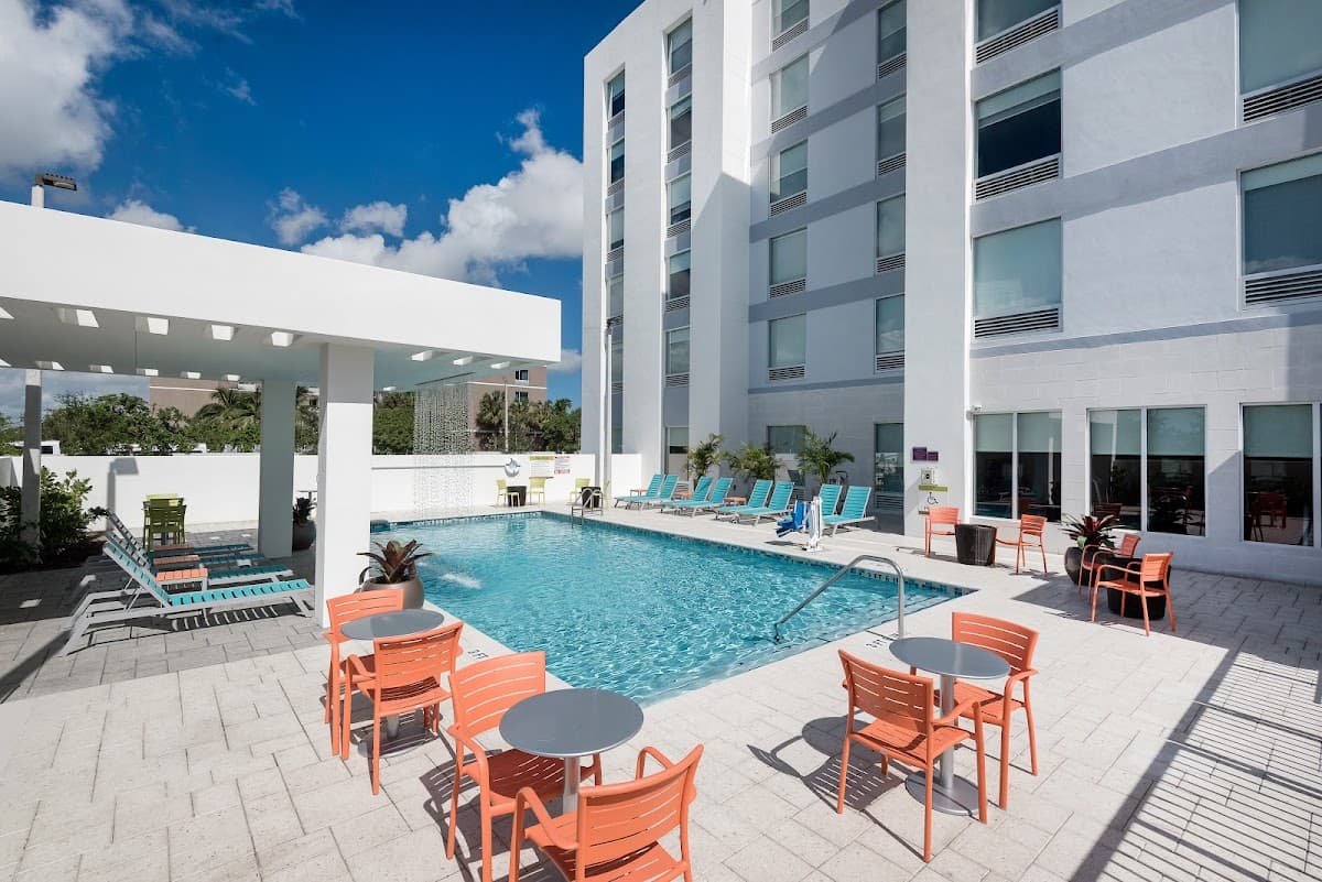 Home2 Suites by Hilton Ft. Lauderdale Airport-Cruise Port - Airport shuttle hotel near FLL