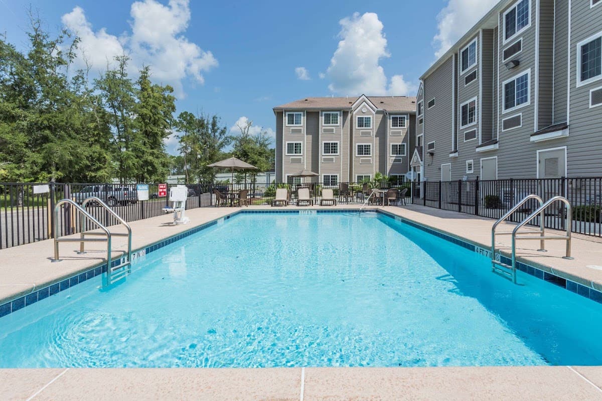 Microtel Inn & Suites by Wyndham Jacksonville Airport - Airport shuttle hotel near JAX